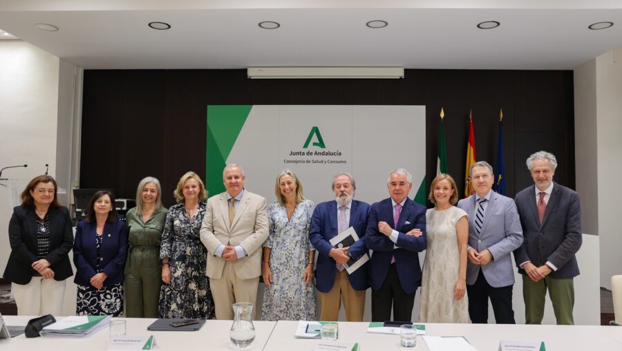 Los médicos andaluces reclaman diálogo y respeto profesional a la consejera de Salud