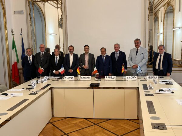 OMC y órdenes médicas europeas firman una carta para solicitar la integración de la sanidad en el ciclo presupuestario de la UE