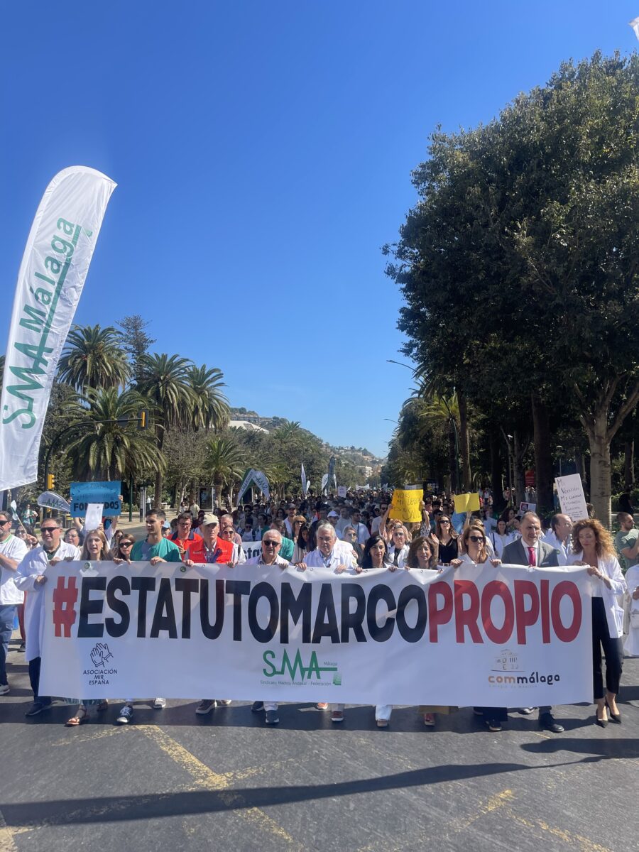 Alrededor de 1000 médicos paralizan el Parque de Málaga para pedir un Estatuto Marco propio que no ignore a los profesionales