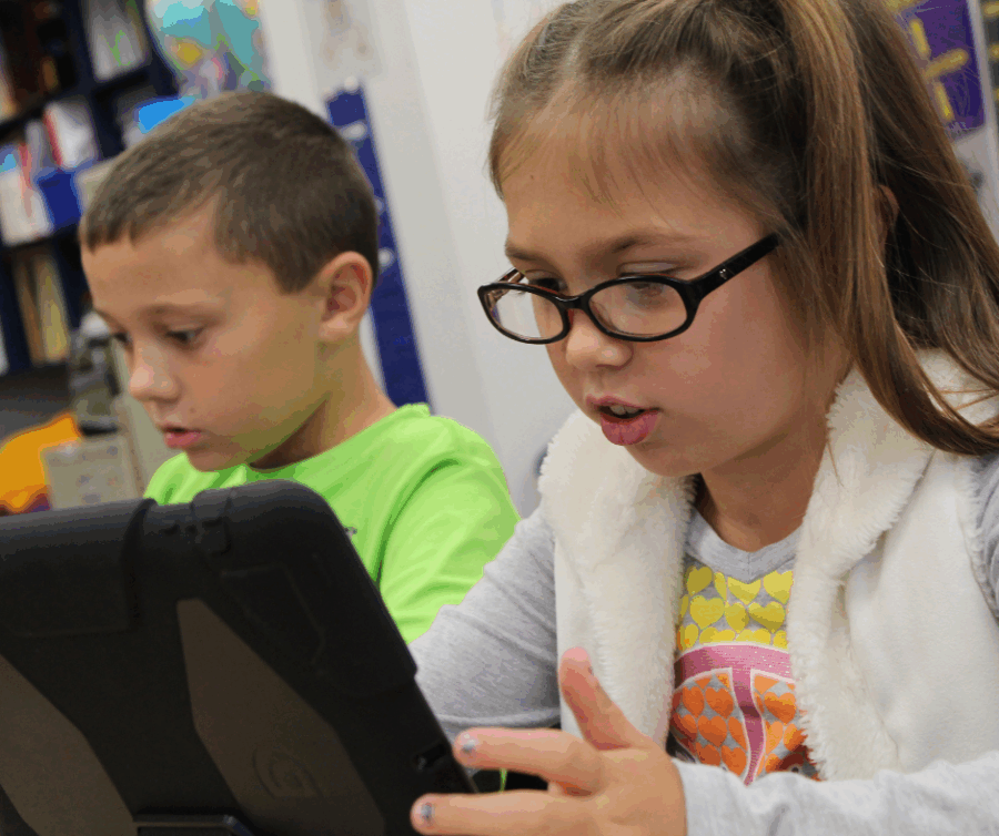 Colegio de Médicos de Málaga y Fundación Unicaja impulsan ‘Pantallas Saludables’ para promover el uso responsable de dispositivos en menores