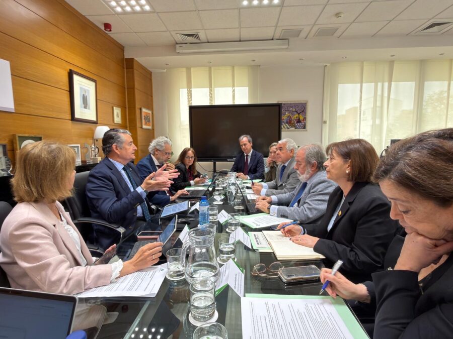 El CACM refuerza los canales de diálogo con la Consejería para garantizar una sanidad de calidad